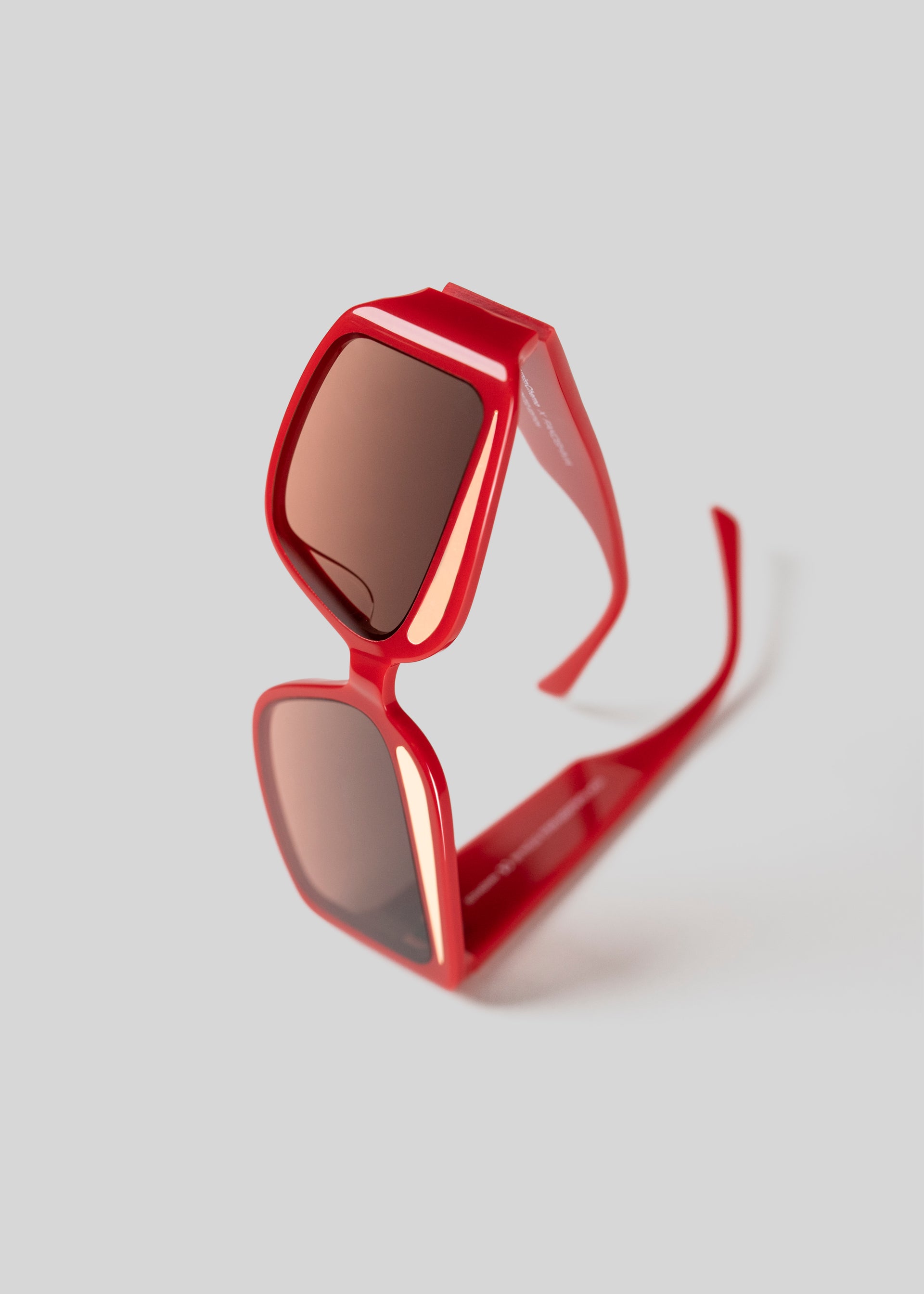 Fakoshima x ChernimCherno "Eyebrow" Sunglasses (Bloody–Gold)