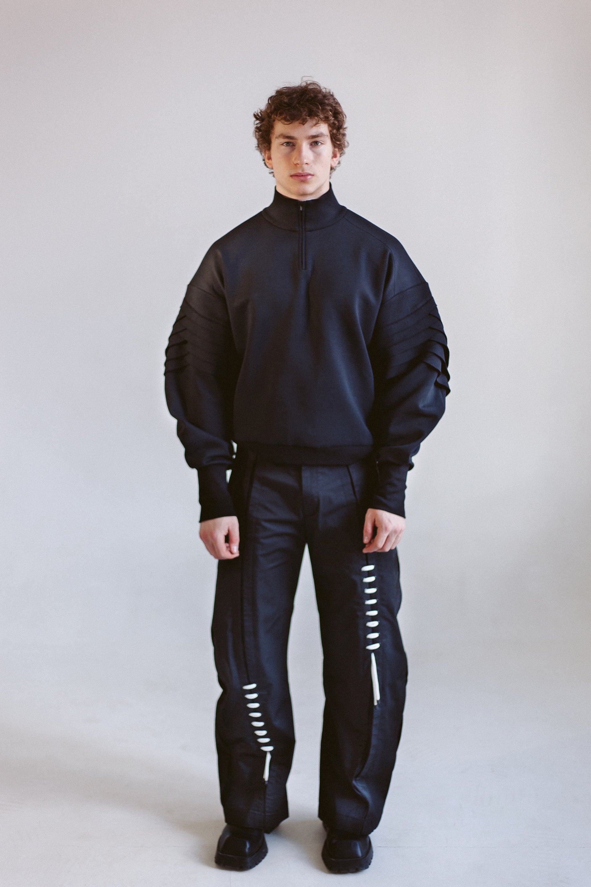 "Cascade" Black Sweatshirt