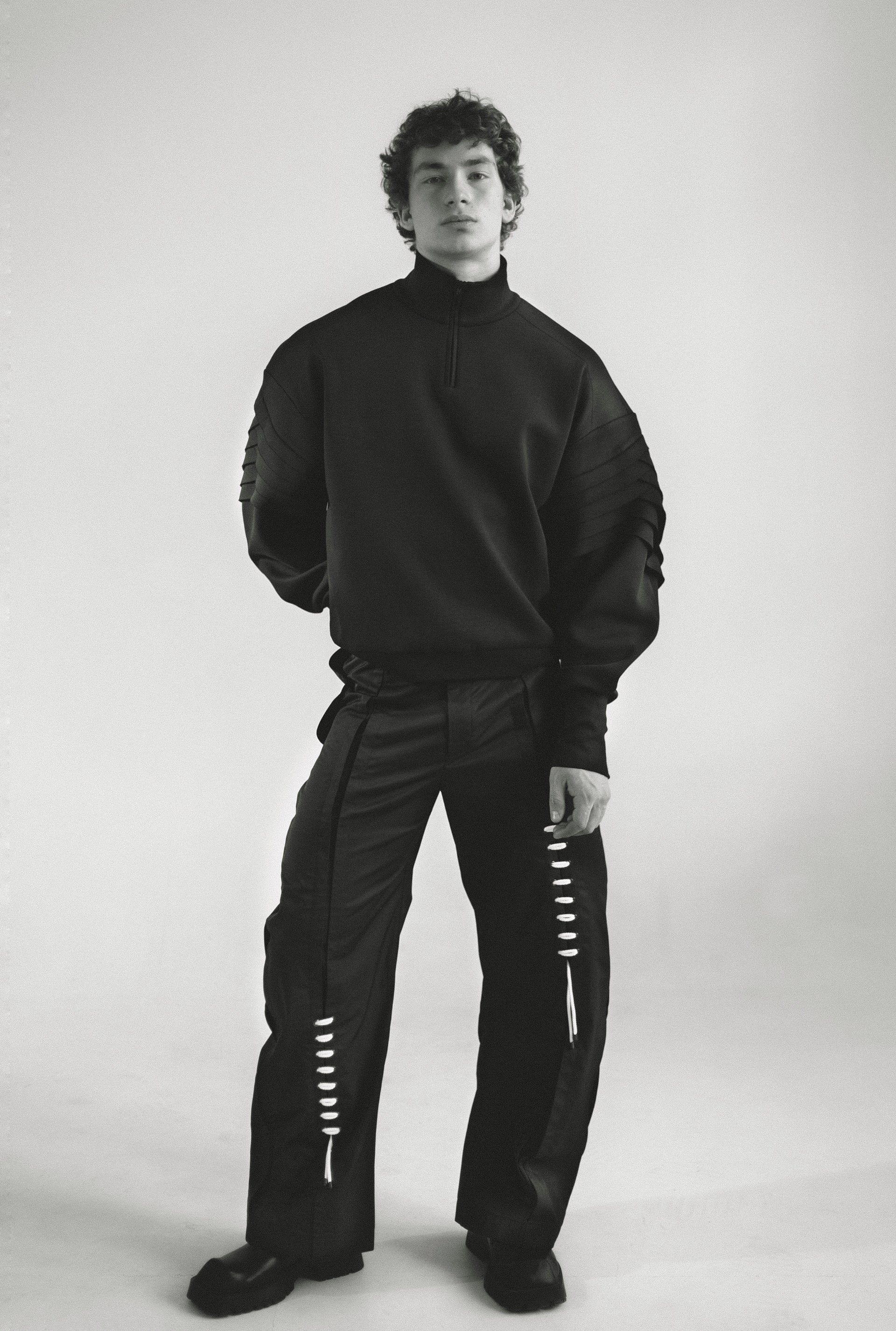 "Cascade" Black Sweatshirt