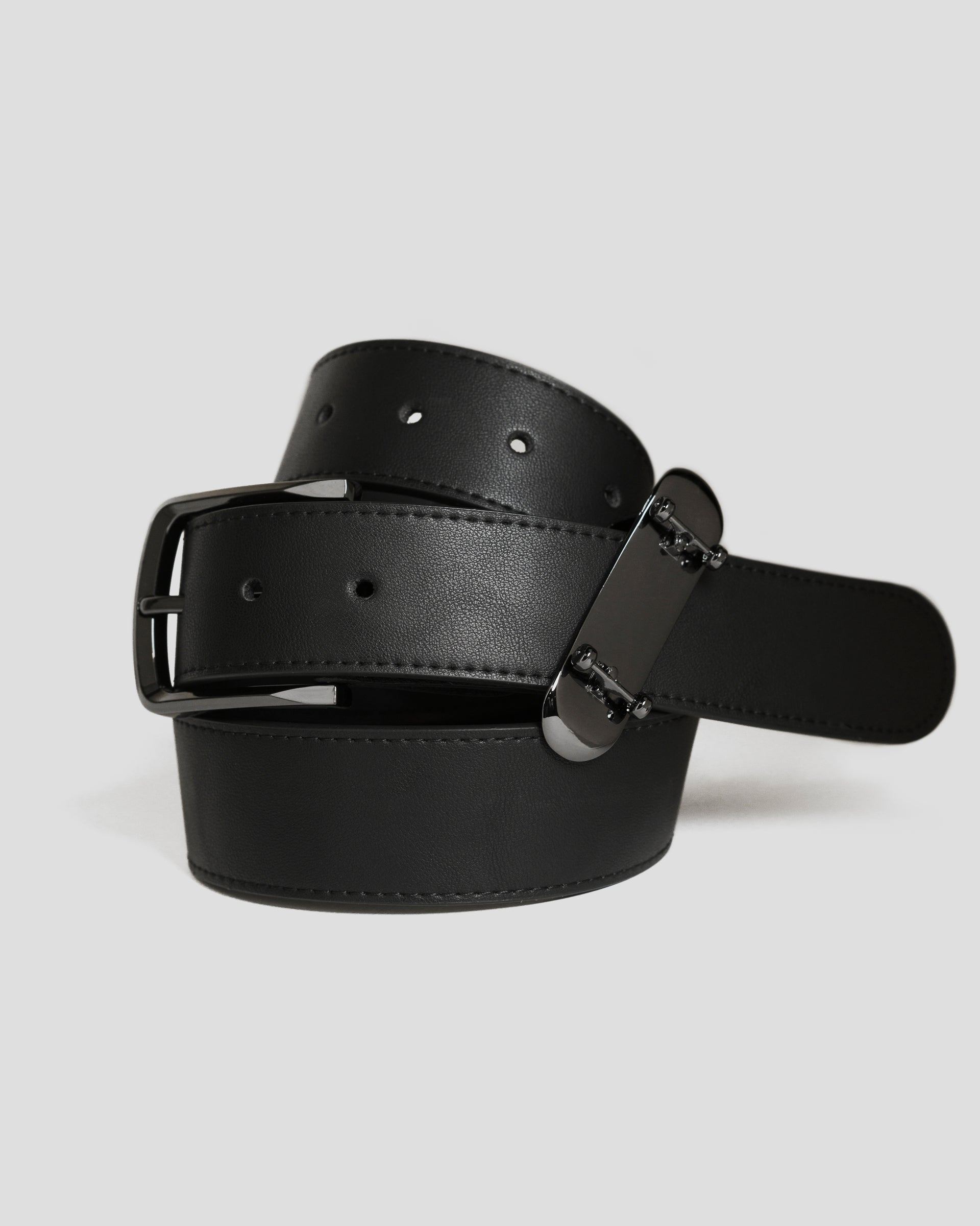 black skateboard belt