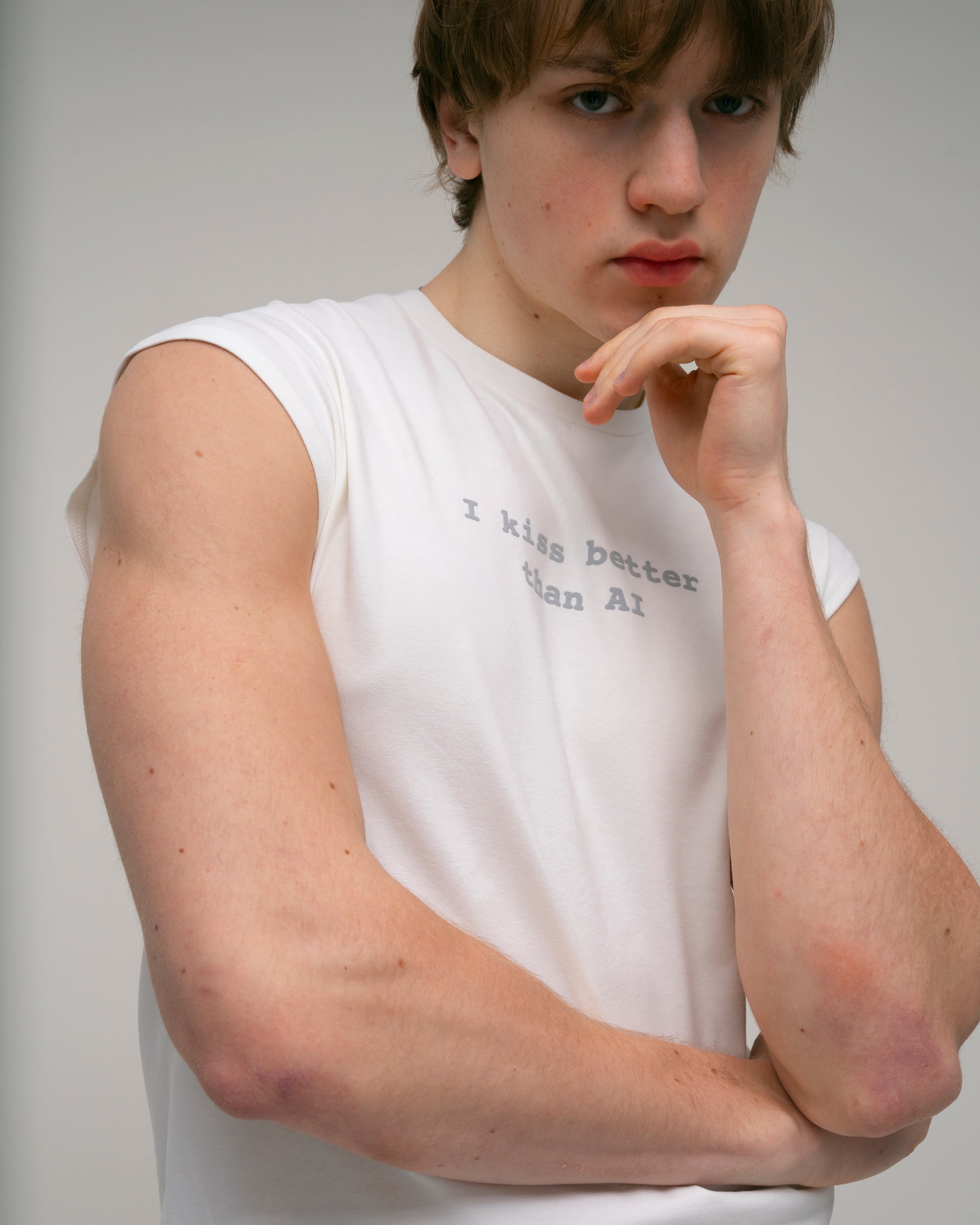 "I kiss better than AI" White Sleeveless T-shirt