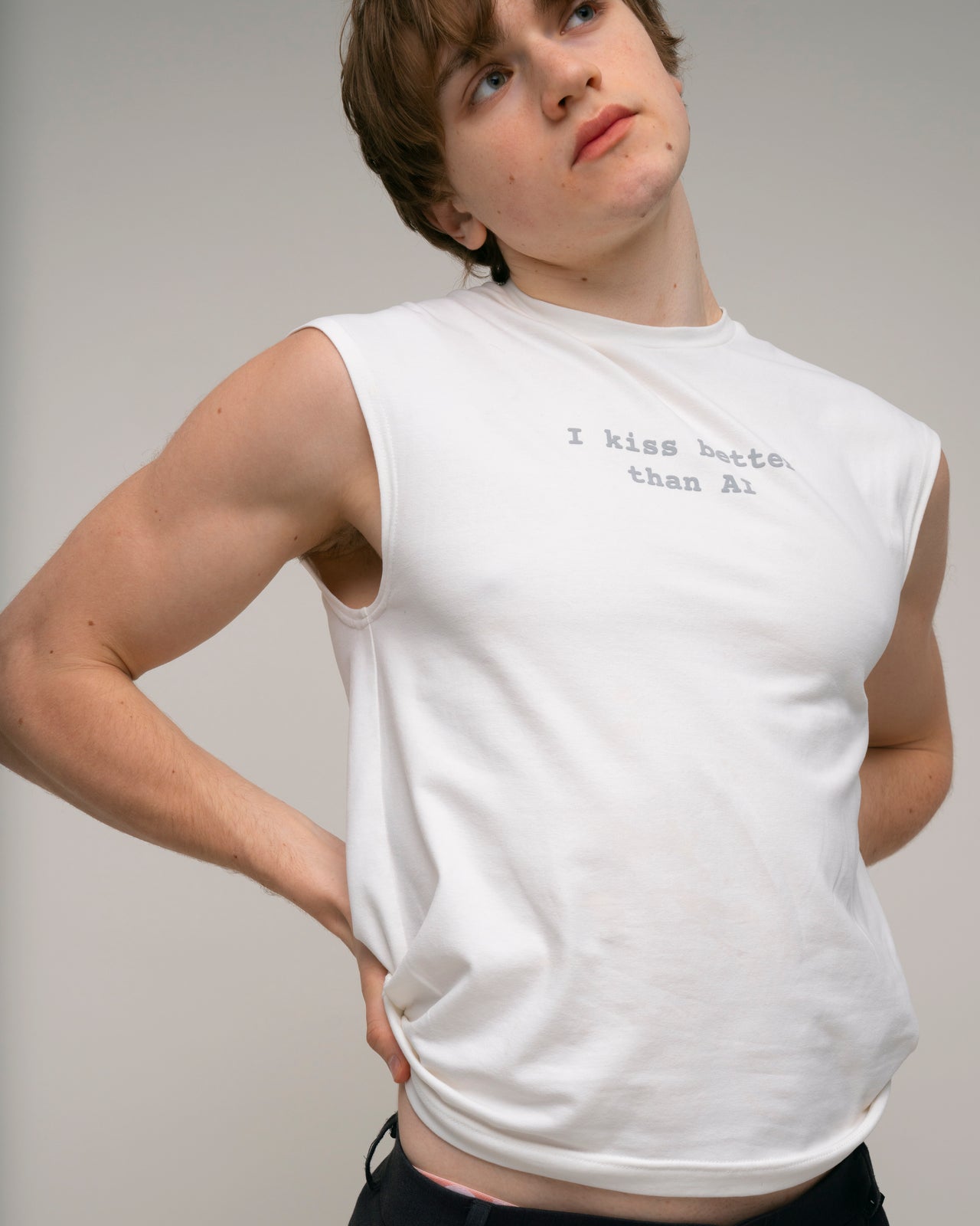 "I kiss better than AI" White Sleeveless T-shirt