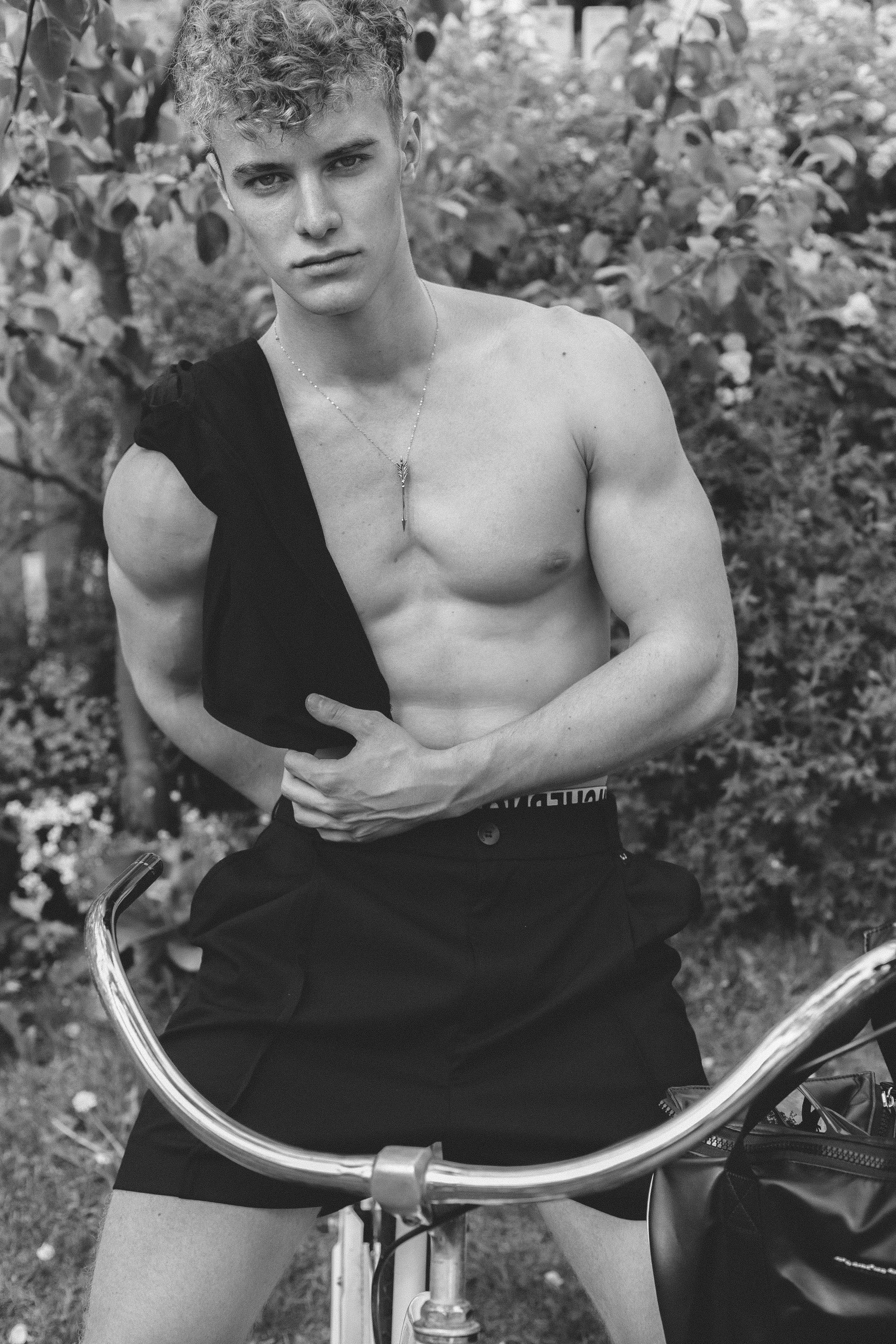 "No plans" Black Sleeveless Tank Top